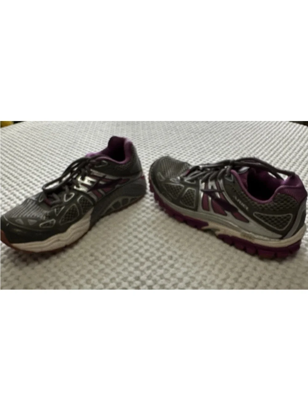 Brooks Ariel 14 Women’s Size 9.5 Gray/Purple Tennis Shoes